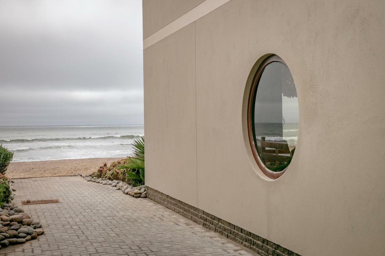 Blue Pearl - Situated Right On The Beach 스바코프문트 외부 사진
